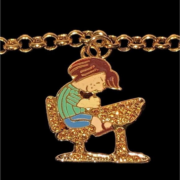 THE DANBURY MINT PEANUTS
CHARMS BRACELET GOLD WITH RHINESTONE RARE/ COLLECTIBLE - Picture 11 of 16